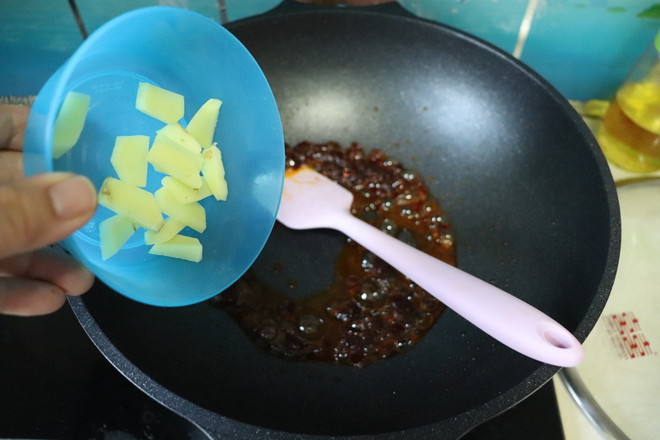 家庭版宮保雞丁的做法-家常味炒菜譜-易網健康養生網 家庭版宮保雞丁的做法-家常味炒菜譜