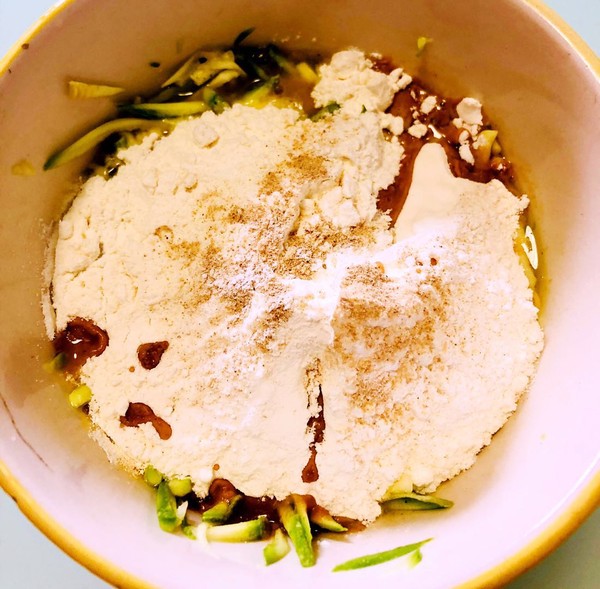 西葫蘆餅的做法-家常味煎菜譜-易網健康養生網 西葫蘆餅的做法-家常味煎菜譜