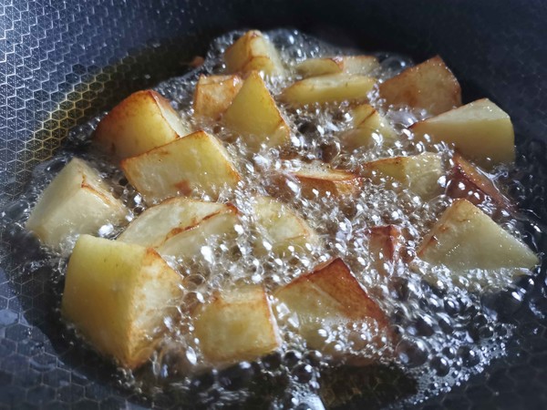 土豆燒排骨的做法-家常味燒菜譜-易網健康養生網 土豆燒排骨的做法-家常味燒菜譜