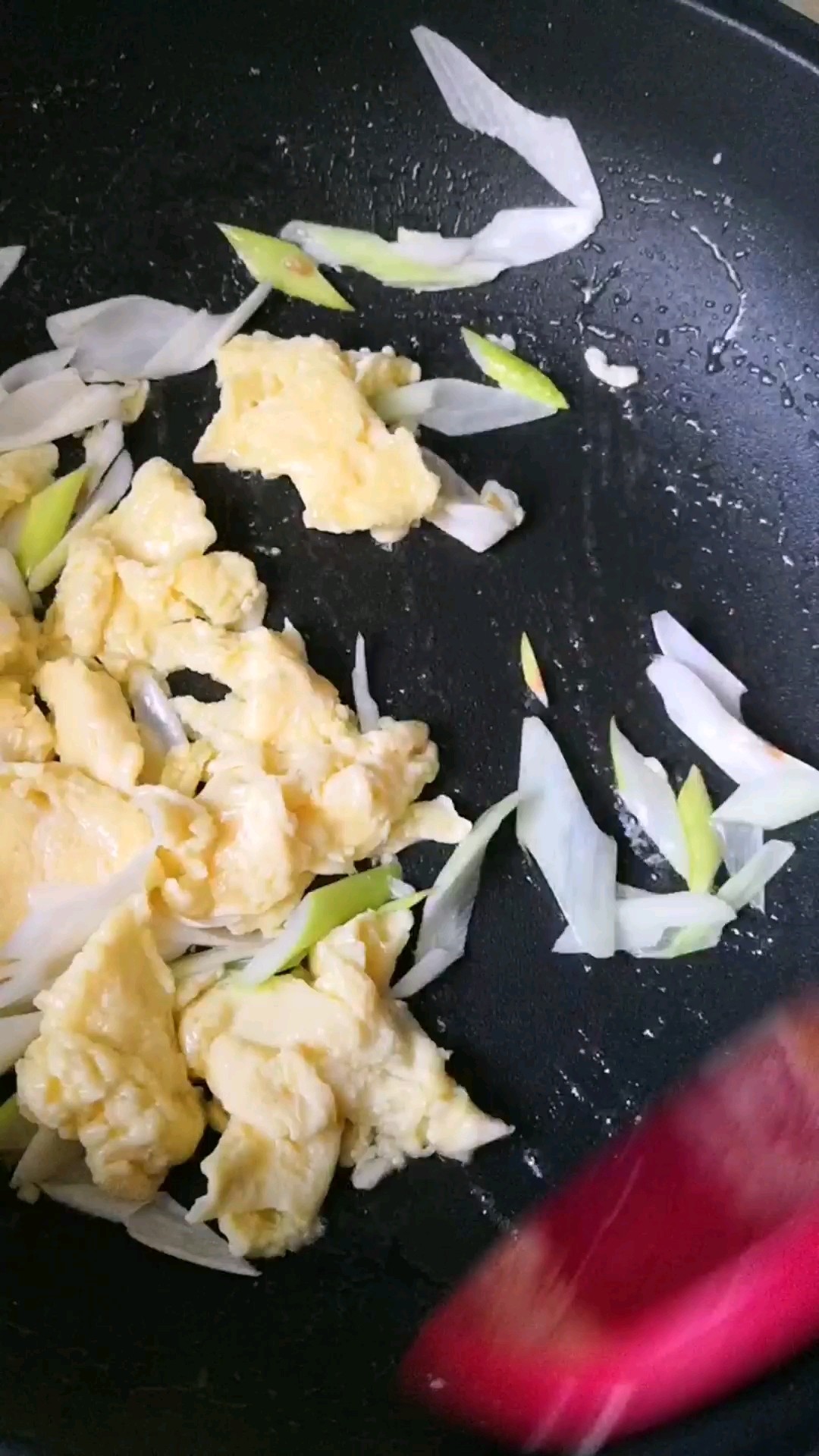 大蔥炒雞蛋的做法-家常味炒菜譜