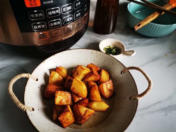 土豆燒排骨的做法-家常味燒菜譜-易網健康養生網 土豆燒排骨的做法-家常味燒菜譜