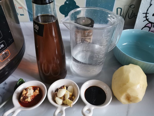 土豆燒排骨的做法-家常味燒菜譜-易網健康養生網 土豆燒排骨的做法-家常味燒菜譜