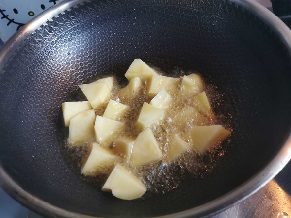 土豆燒排骨的做法-家常味燒菜譜-易網健康養生網 土豆燒排骨的做法-家常味燒菜譜