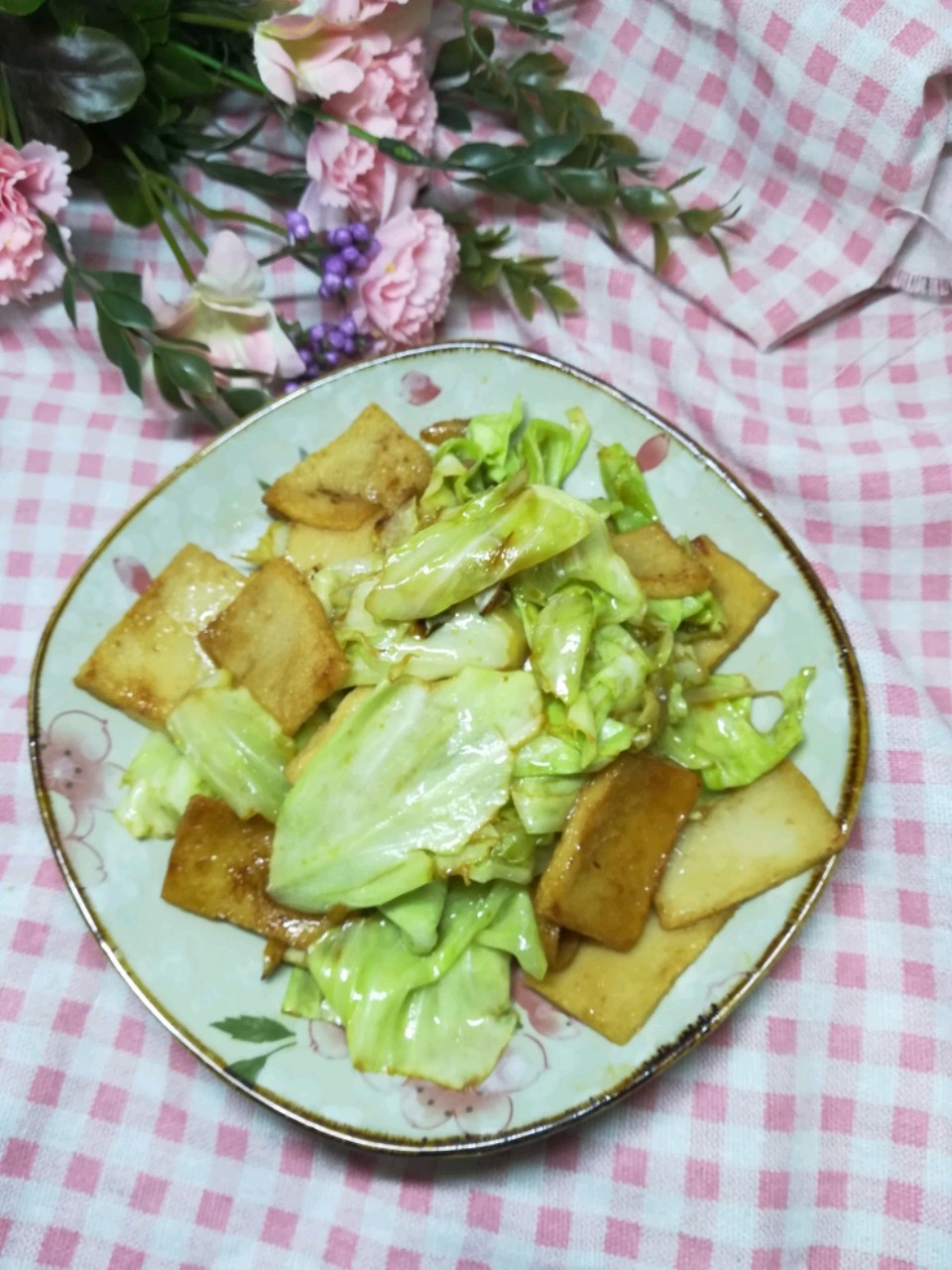 魚豆腐炒包菜的做法-家常味炒菜譜