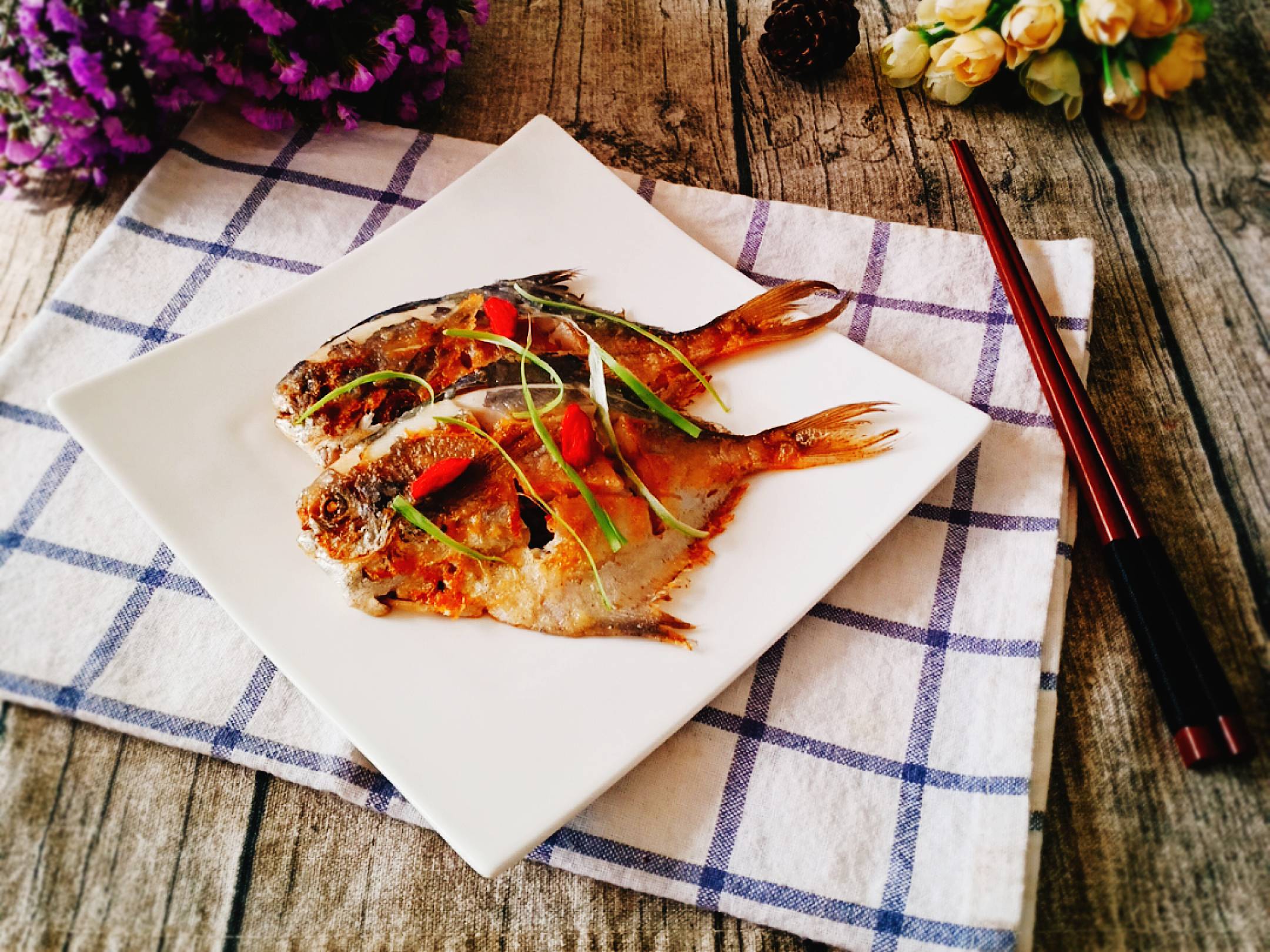 香煎鯧魚的做法-咸鮮味煎菜譜-易網(wǎng)健康養(yǎng)生網(wǎng) 香煎鯧魚的做法-咸鮮味煎菜譜