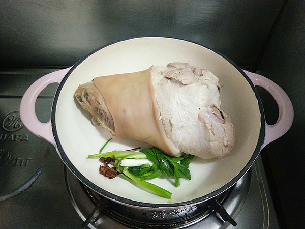 招財肘子的做法-其它口味燉菜譜-易網健康養生網 招財肘子的做法-其它口味燉菜譜