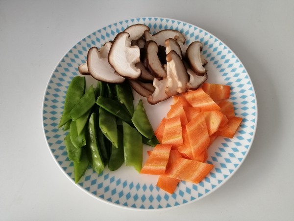 香菇炒荷蘭豆的做法-家常味炒菜譜-易網健康養生網 香菇炒荷蘭豆的做法-家常味炒菜譜