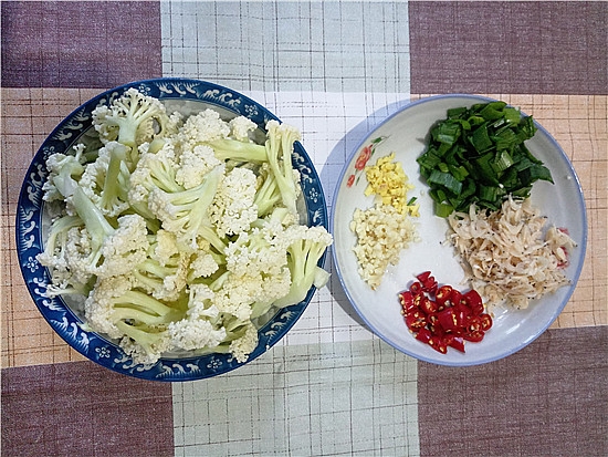 酸辣蝦皮炒菜花的做法-酸辣味炒菜譜