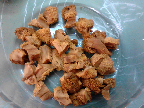 參芪猴菇燉雞的做法-咸鮮味燉菜譜-易網健康養生網 參芪猴菇燉雞的做法-咸鮮味燉菜譜