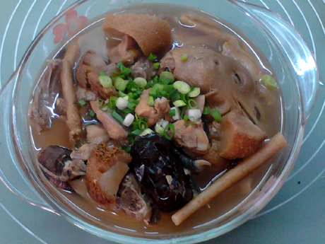 參芪猴菇燉雞的做法-咸鮮味燉菜譜-易網健康養生網 參芪猴菇燉雞的做法-咸鮮味燉菜譜