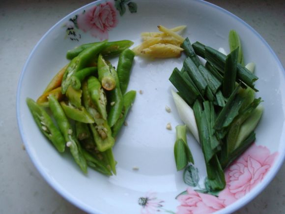 紅蘿卜黑木耳炒肉的做法-家常味炒菜譜-易網(wǎng)健康養(yǎng)生網(wǎng) 紅蘿卜黑木耳炒肉的做法-家常味炒菜譜