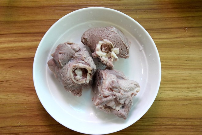 蓮藕墨魚筒骨湯的做法-家常味煲菜譜