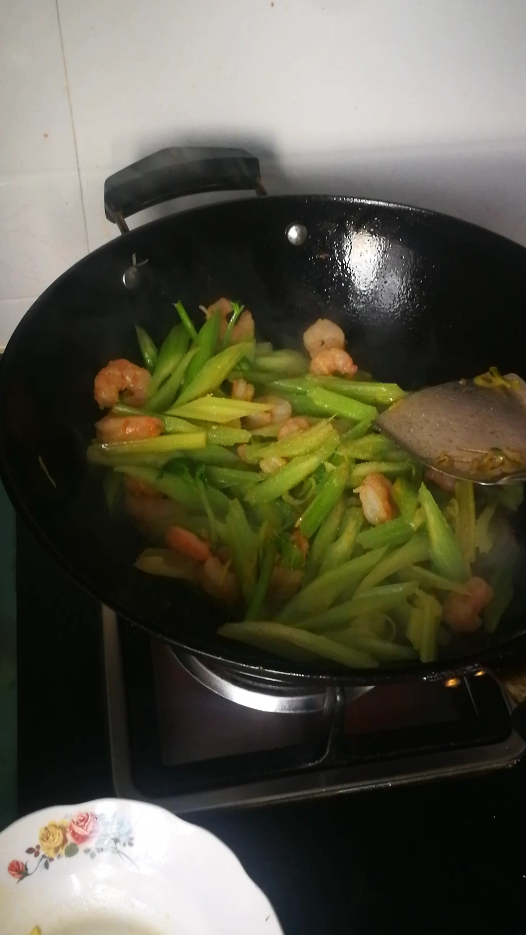 西芹腰果蝦仁的做法-咸鮮味炒菜譜
