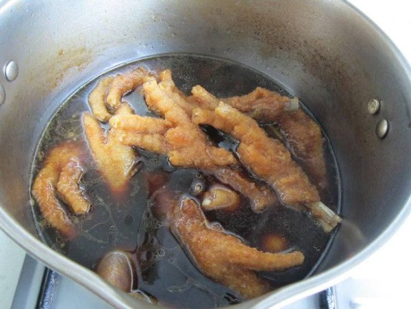 鹵水雞爪的做法-家常味鹵菜譜-易網健康養生網 鹵水雞爪的做法-家常味鹵菜譜