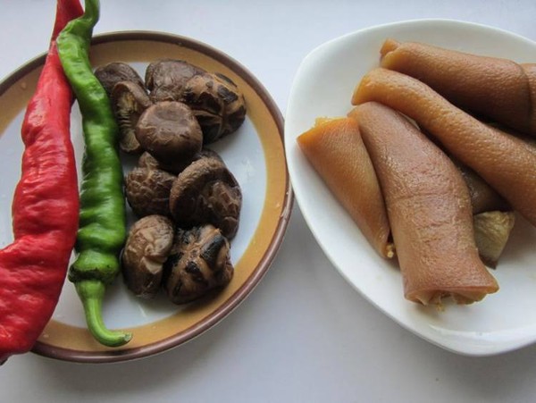 香菇炒肉皮的做法-家常味炒菜譜