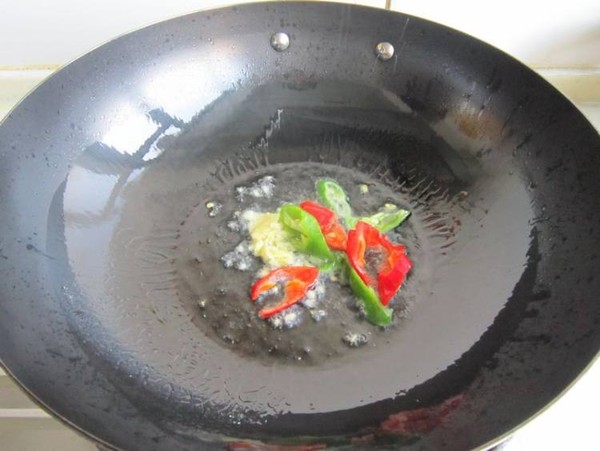 香菇炒肉皮的做法-家常味炒菜譜