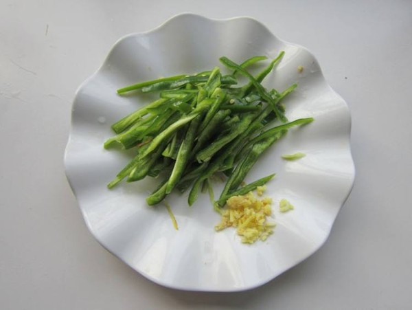 韭菜胡蘿卜炒雞蛋的做法-家常味炒菜譜-易網(wǎng)健康養(yǎng)生網(wǎng) 韭菜胡蘿卜炒雞蛋的做法-家常味炒菜譜