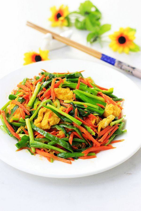 韭菜胡蘿卜炒雞蛋的做法-家常味炒菜譜-易網(wǎng)健康養(yǎng)生網(wǎng) 韭菜胡蘿卜炒雞蛋的做法-家常味炒菜譜