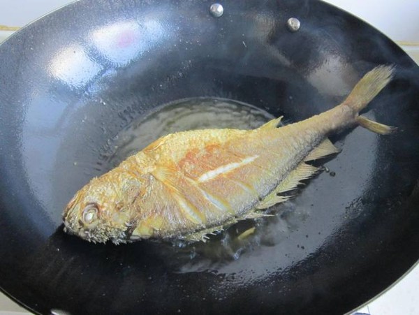 醬燒黃花魚的做法-醬香味燒菜譜