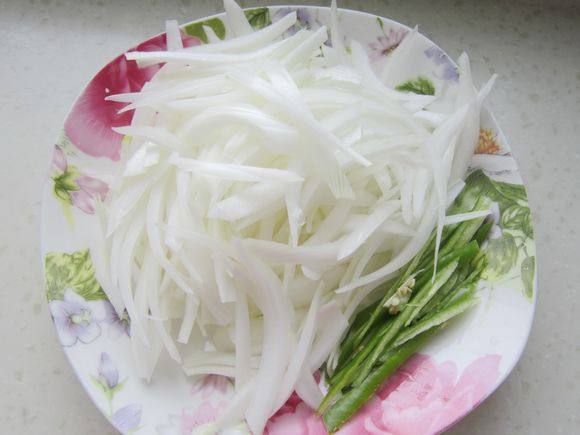 馕包皮芽子炒肉的做法-家常味炒菜譜