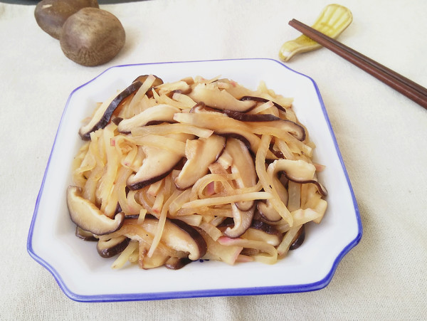 蘿卜燒香菇的做法-家常味燒菜譜-易網健康養生網 蘿卜燒香菇的做法-家常味燒菜譜