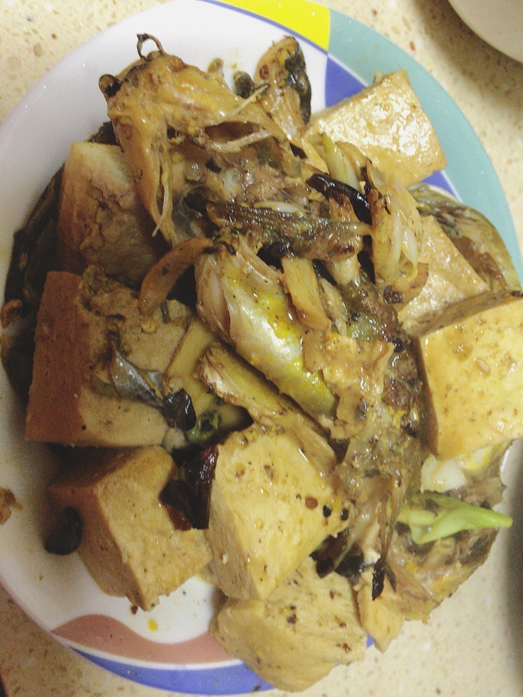 黃骨魚燉豆腐的做法-香辣味燉菜譜-易網健康養生網 黃骨魚燉豆腐的做法-香辣味燉菜譜