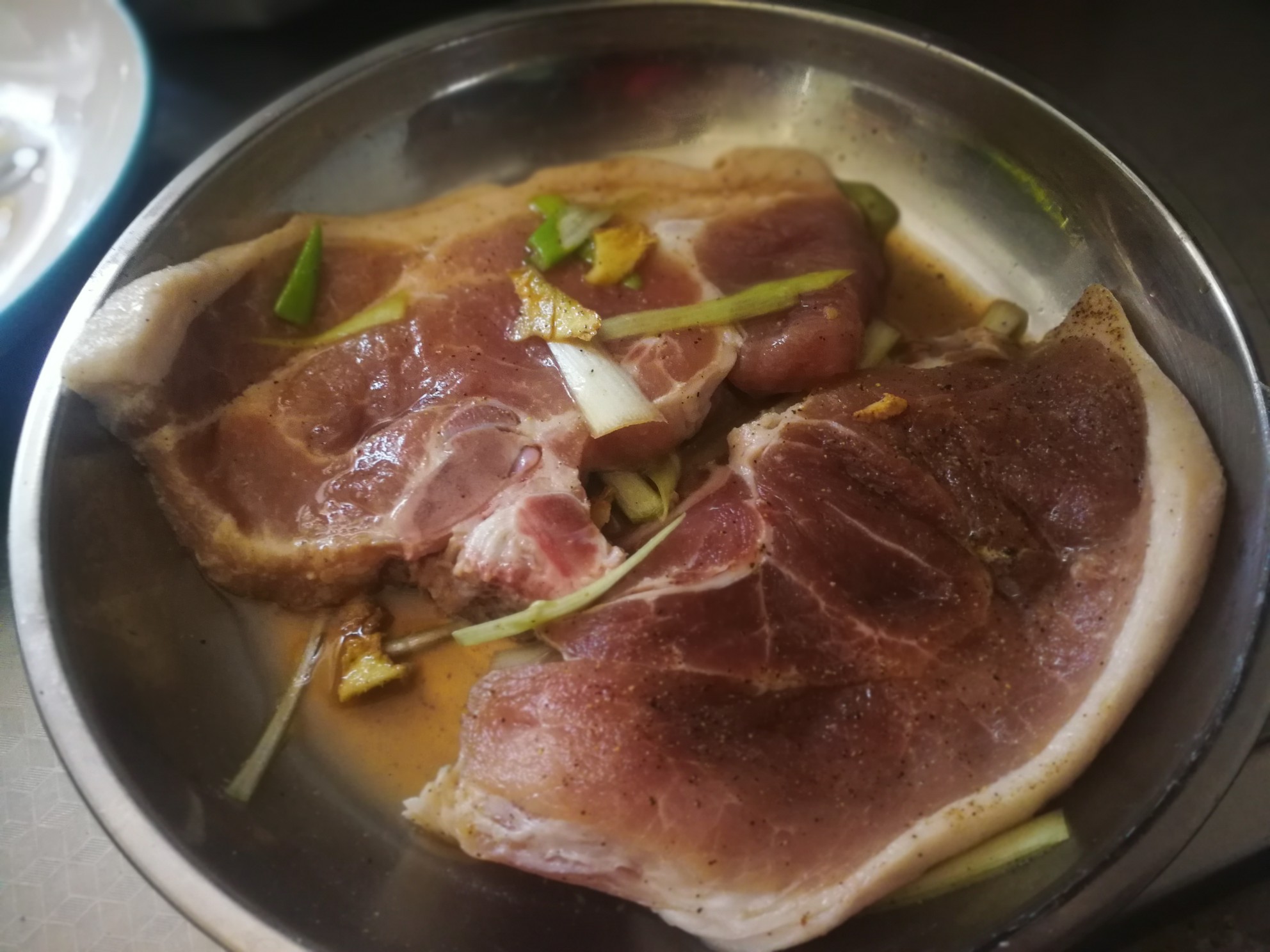 紅燒豬大排的做法-咸鮮味燒菜譜-易網(wǎng)<a href=http://www.weilaijie.cn/ target=_blank class=infotextkey>健康養(yǎng)生</a>網(wǎng) 紅燒豬大排的做法-咸鮮味燒菜譜