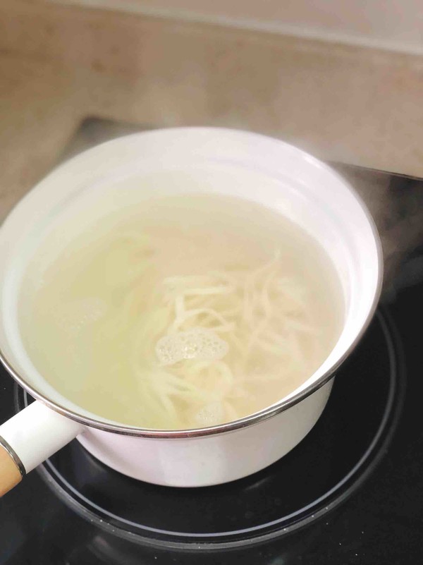 酸豆角筍丁臘肉燒昂刺魚的做法-咸鮮味燒菜譜