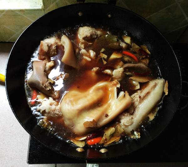 香鹵豬耳的做法-醬香味鹵菜譜-易網(wǎng)健康養(yǎng)生網(wǎng) 香鹵豬耳的做法-醬香味鹵菜譜