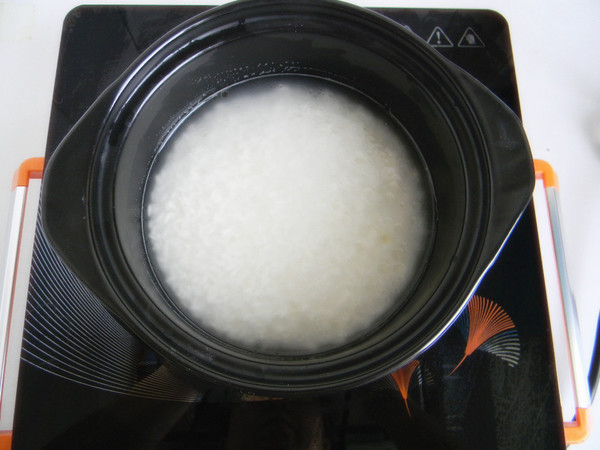 薯片燜飯的做法-其它口味燜菜譜-易網(wǎng)<a href=http://www.weilaijie.cn/ target=_blank class=infotextkey>健康養(yǎng)生</a>網(wǎng) 薯片燜飯的做法-其它口味燜菜譜