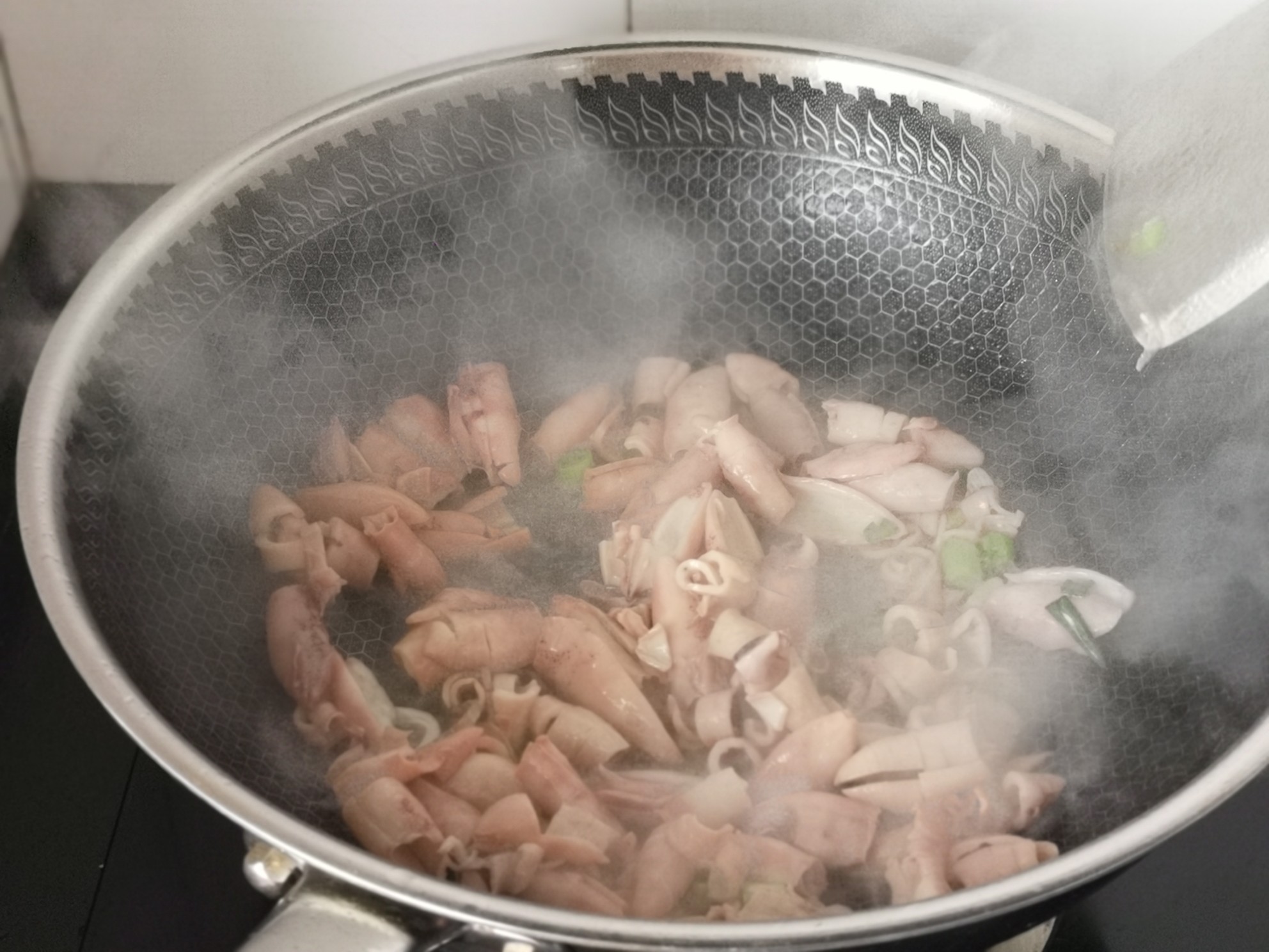 素炒墨魚仔的做法-家常味炒菜譜