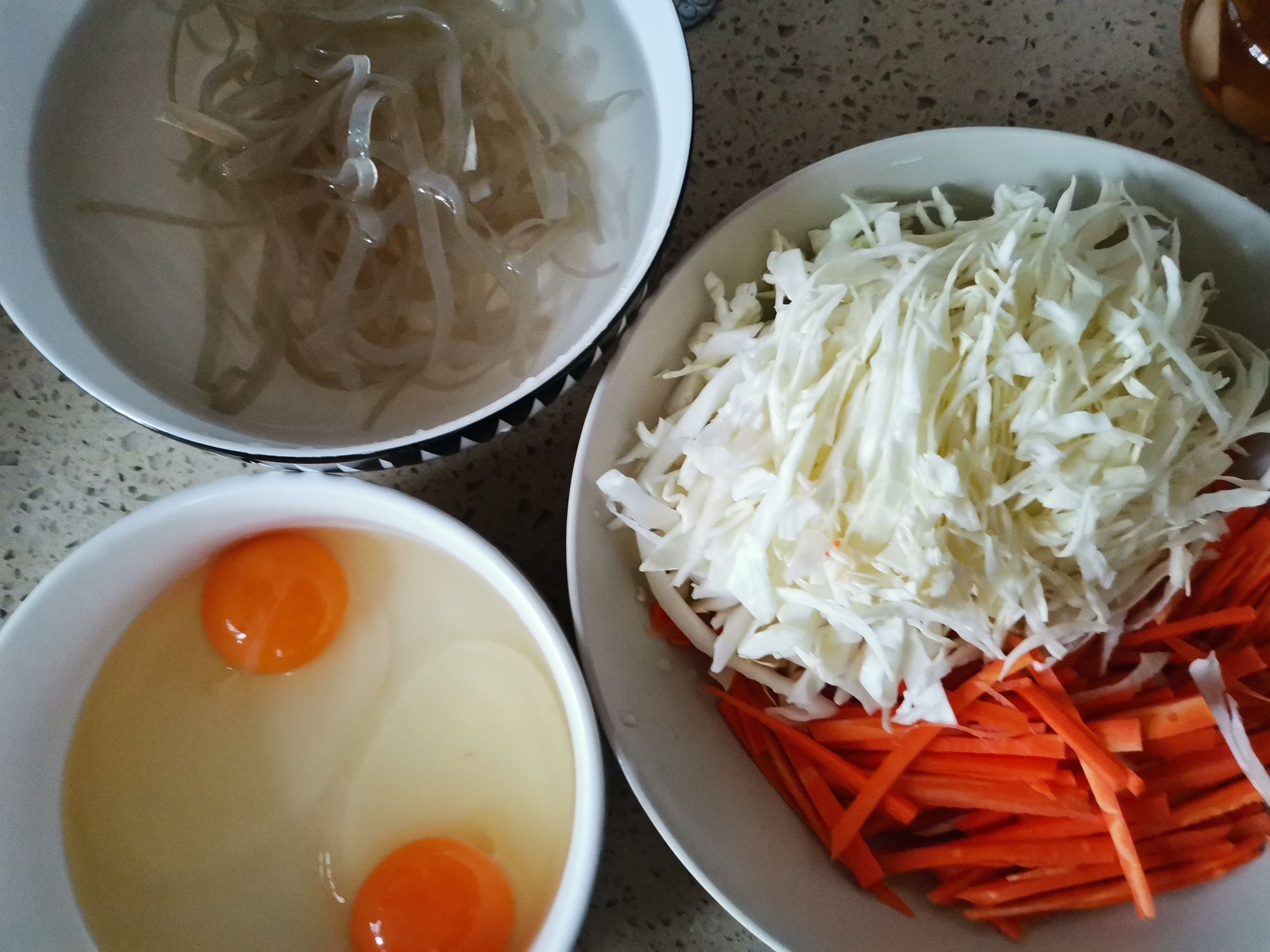 包菜粉絲炒雞蛋的做法-咸鮮味炒菜譜