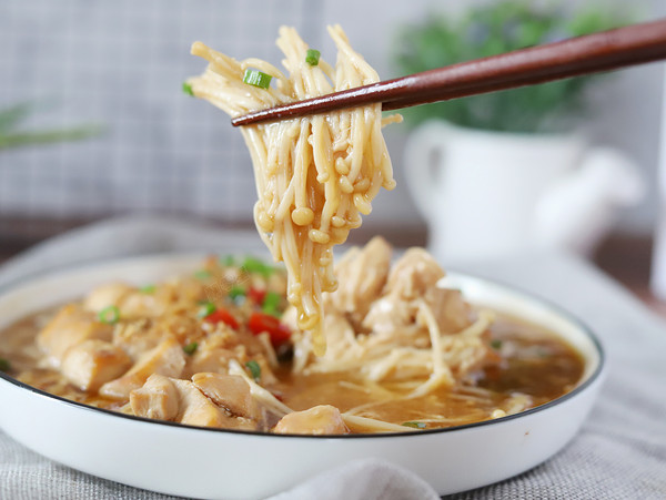 蒜蓉金針菇蒸雞胸肉的做法-家常味蒸菜譜-易網健康養生網 蒜蓉金針菇蒸雞胸肉的做法-家常味蒸菜譜