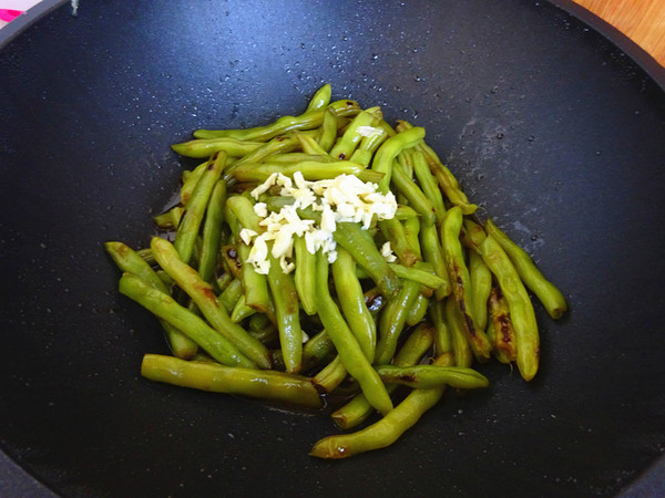 蒜香豆角的做法-蒜香味炒菜譜-易網健康養生網 蒜香豆角的做法-蒜香味炒菜譜