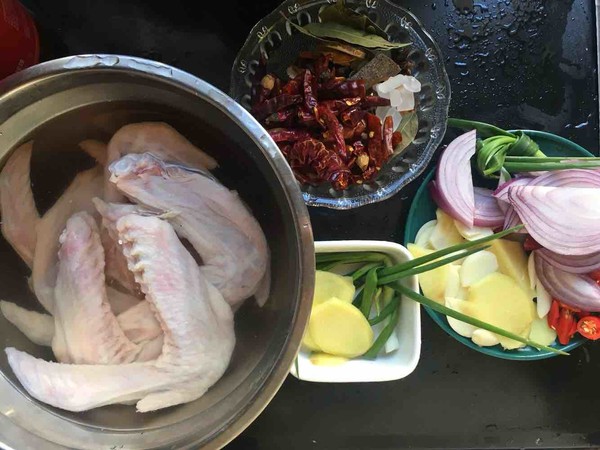 鹵鴨翅的做法-香辣味鹵菜譜-易網<a href=http://www.weilaijie.cn/ target=_blank class=infotextkey>健康養生</a>網 鹵鴨翅的做法-香辣味鹵菜譜