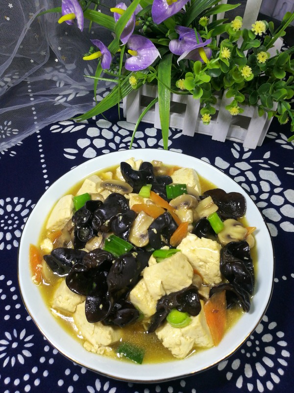 木耳口蘑熘豆腐的做法-家常味熘菜譜-易網(wǎng)健康養(yǎng)生網(wǎng) 木耳口蘑熘豆腐的做法-家常味熘菜譜