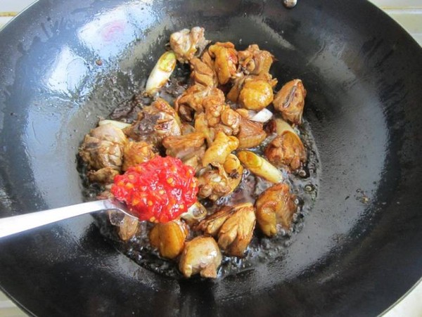 墨魚干燒雞的做法-家常味燒菜譜-易網健康養生網 墨魚干燒雞的做法-家常味燒菜譜
