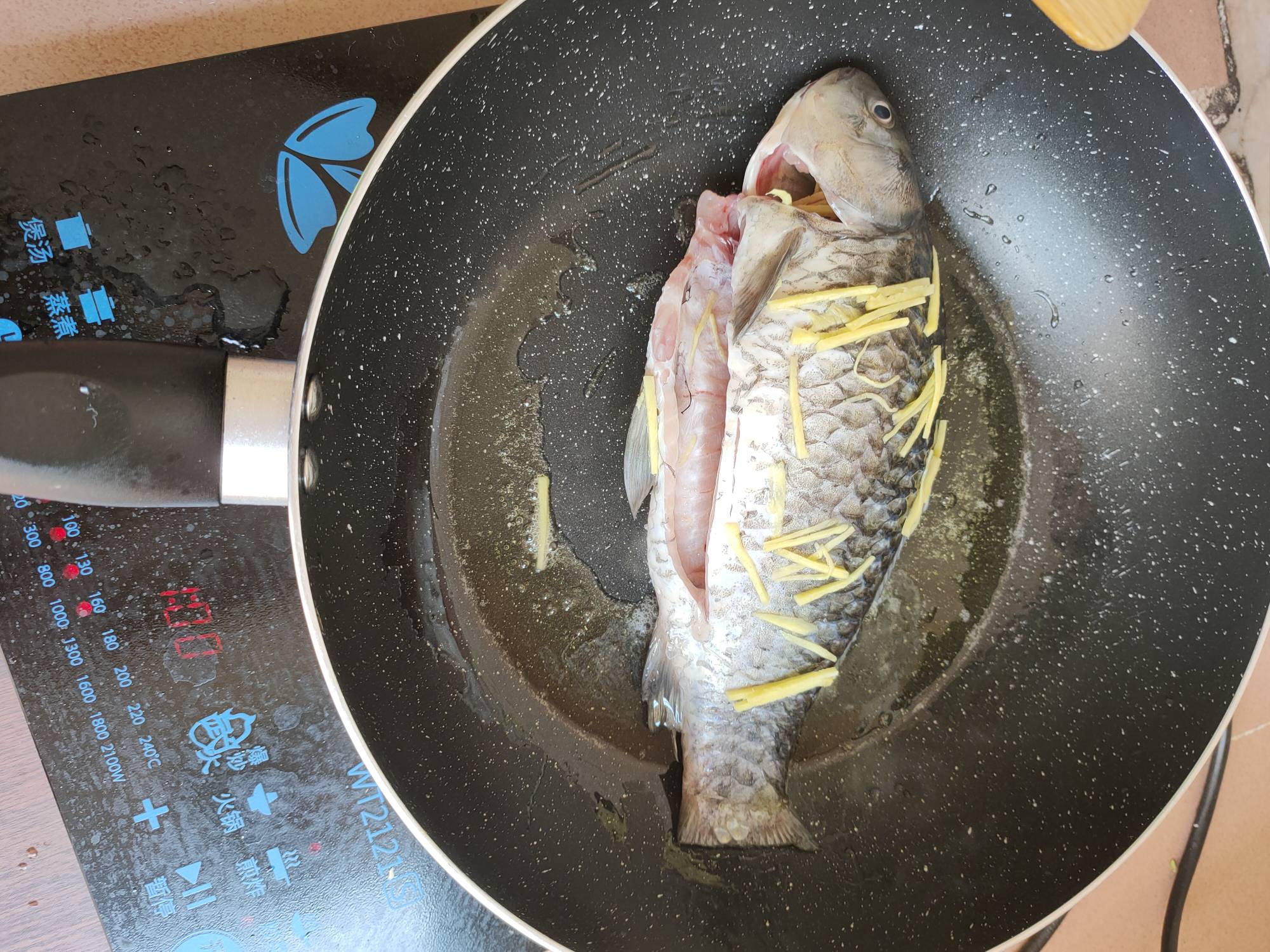 紅燒鯽魚的做法-家常味煎菜譜