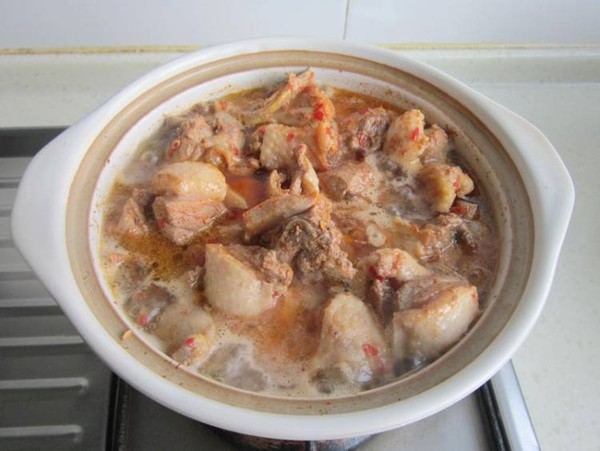 香辣雞煲的做法-家常味燉菜譜-易網健康養生網 香辣雞煲的做法-家常味燉菜譜