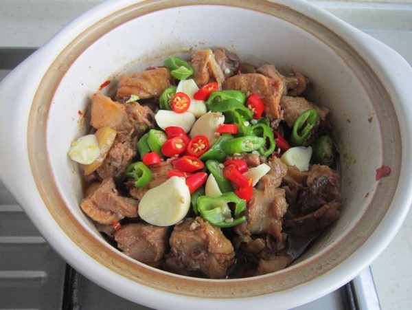 香辣雞煲的做法-家常味燉菜譜-易網健康養生網 香辣雞煲的做法-家常味燉菜譜