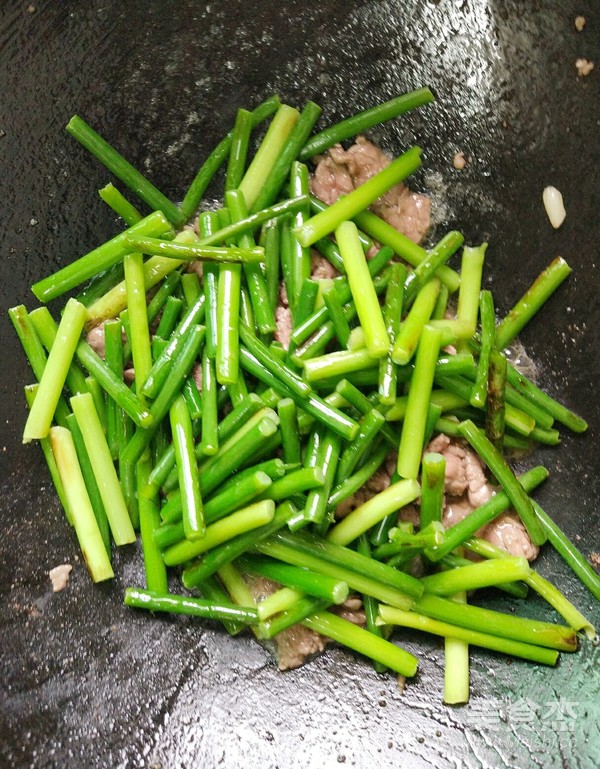 香辣蒜苔炒牛肉的做法-香辣味炒菜譜-易網健康養生網 香辣蒜苔炒牛肉的做法-香辣味炒菜譜