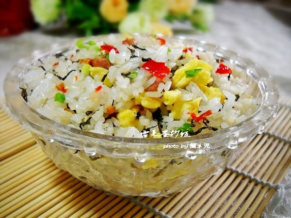 雪菜蛋炒飯的做法-家常味炒菜譜-易網(wǎng)健康養(yǎng)生網(wǎng) 雪菜蛋炒飯的做法-家常味炒菜譜