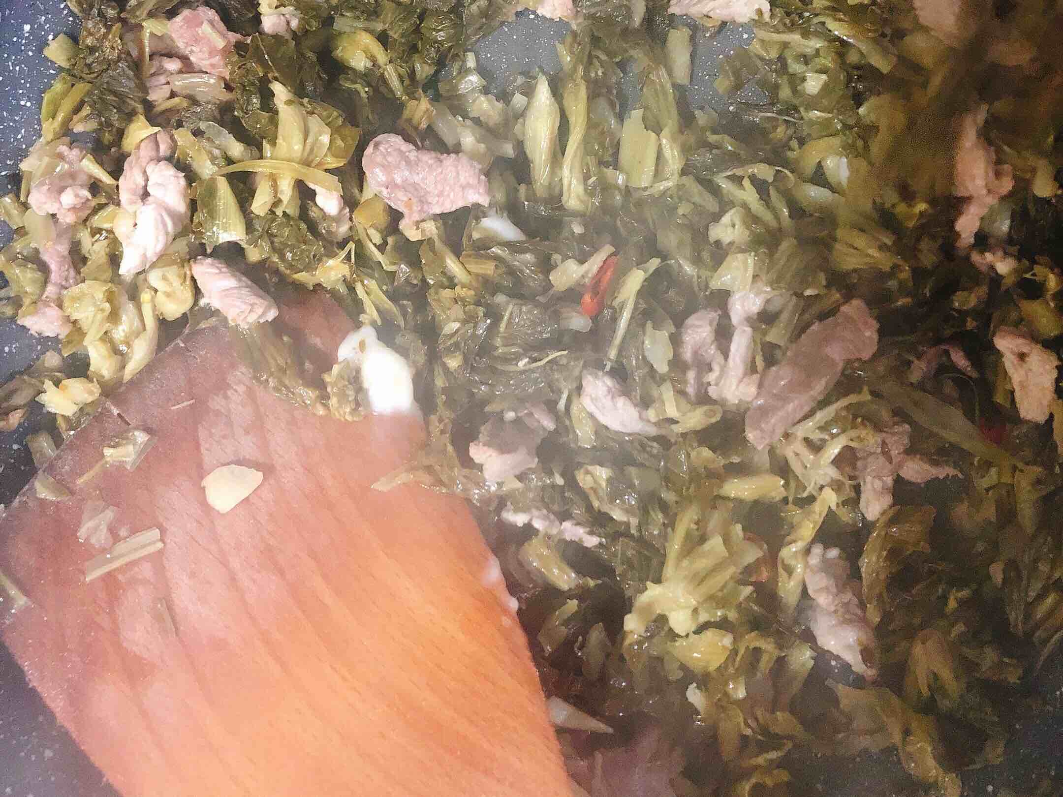 酸菜炒肉的做法-酸辣味炒菜譜