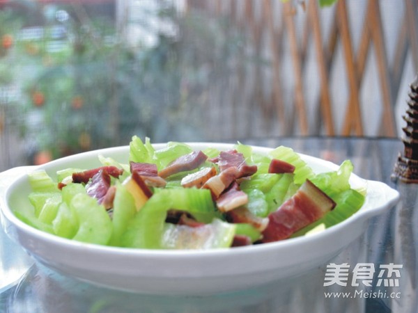 西芹炒臘肉的做法-家常味炒菜譜-易網健康養生網 西芹炒臘肉的做法-家常味炒菜譜