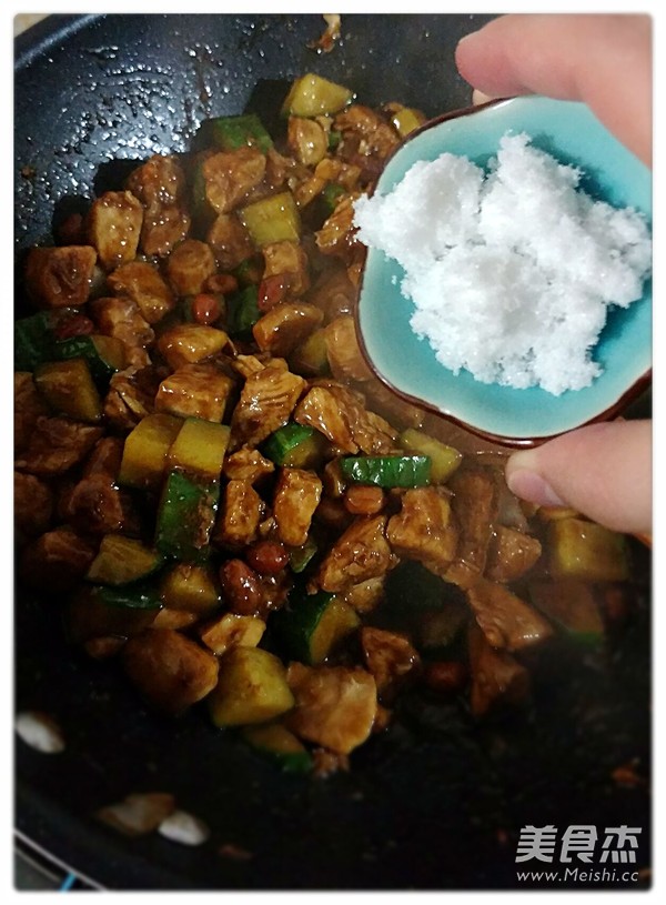 醬爆雞丁的做法-家常味炒菜譜