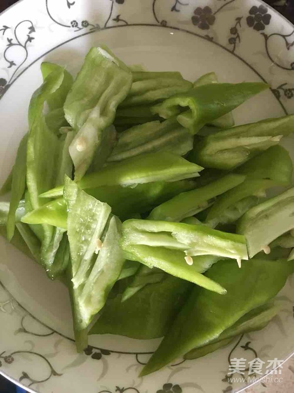 尖椒肥腸的做法-家常味炒菜譜-易網(wǎng)健康養(yǎng)生網(wǎng) 尖椒肥腸的做法-家常味炒菜譜