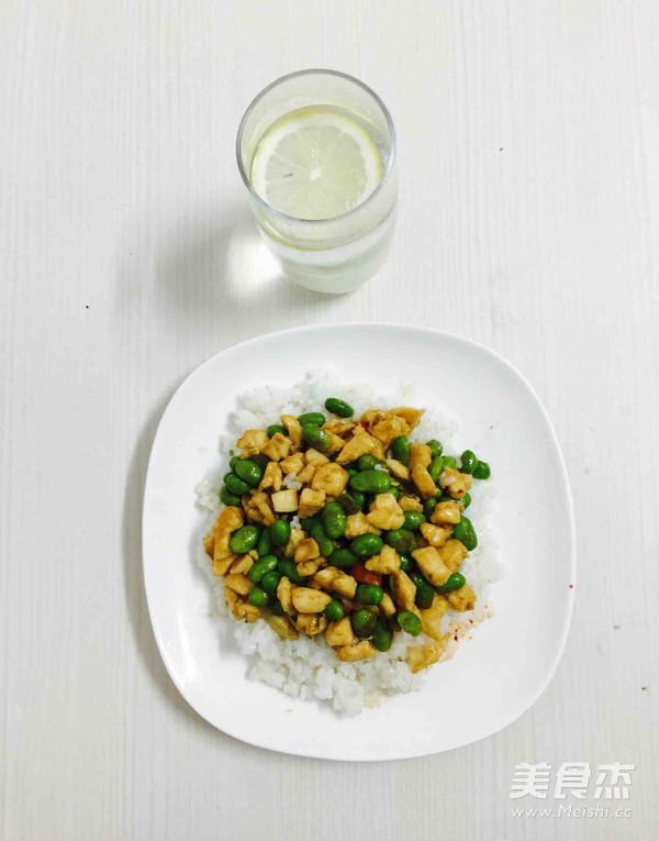 三杯雞的做法-咸鮮味炒菜譜-易網(wǎng)<a href=http://www.weilaijie.cn/ target=_blank class=infotextkey>健康養(yǎng)生</a>網(wǎng) 三杯雞的做法-咸鮮味炒菜譜