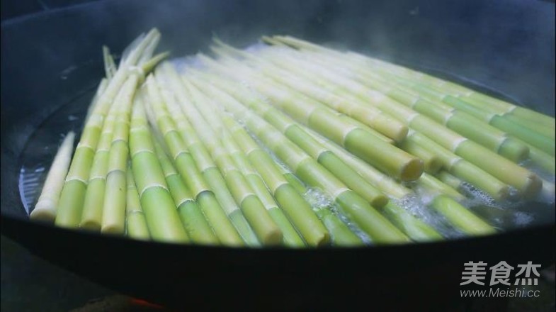 筍干炒回鍋肉的做法-家常味炒菜譜-易網(wǎng)健康養(yǎng)生網(wǎng) 筍干炒回鍋肉的做法-家常味炒菜譜