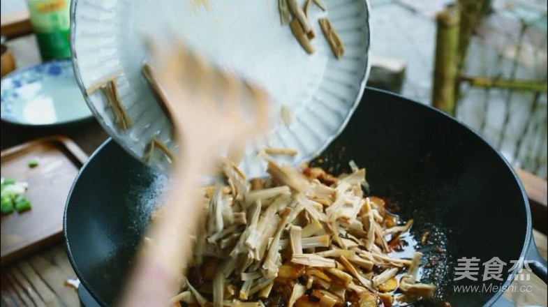 筍干炒回鍋肉的做法-家常味炒菜譜-易網(wǎng)健康養(yǎng)生網(wǎng) 筍干炒回鍋肉的做法-家常味炒菜譜