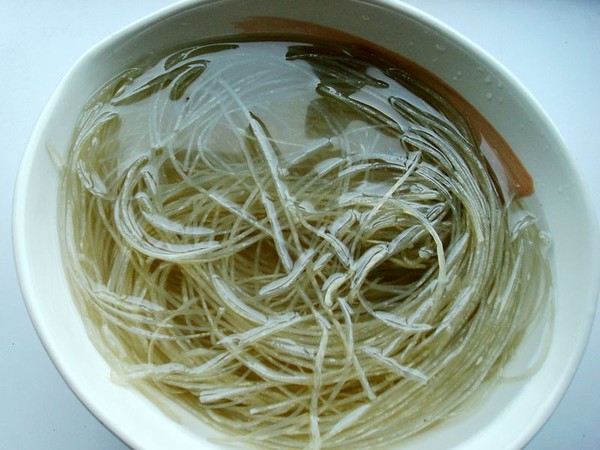 金針菇燴粉條的做法-香辣味燴菜譜-易網健康養生網 金針菇燴粉條的做法-香辣味燴菜譜